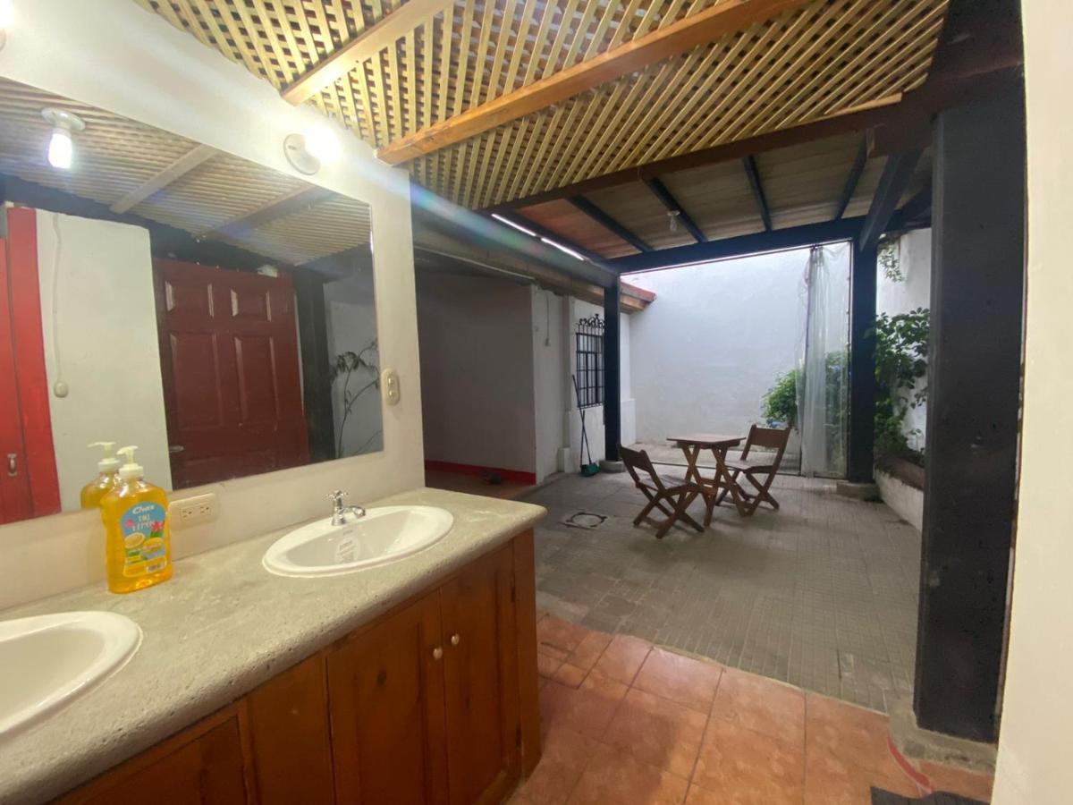 El Extranjero Hostal Antigua Εξωτερικό φωτογραφία