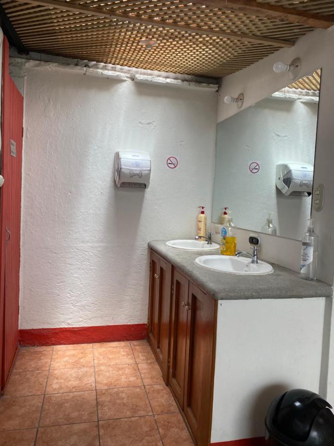 El Extranjero Hostal Antigua Εξωτερικό φωτογραφία